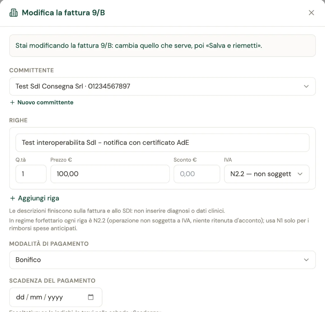 Il modulo Modifica la fattura 9/B già compilato con il committente, la riga, la natura IVA, la modalità di pagamento e la scadenza, con l'avviso Stai modificando la fattura 9/B, poi Salva e riemetti