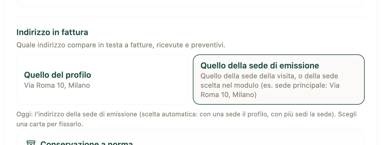 La sezione Indirizzo in fattura del profilo fiscale: due carte, Quello del profilo con Via Roma 10, Milano e Quello della sede di emissione, con sotto la riga Oggi: l'indirizzo della sede di emissione