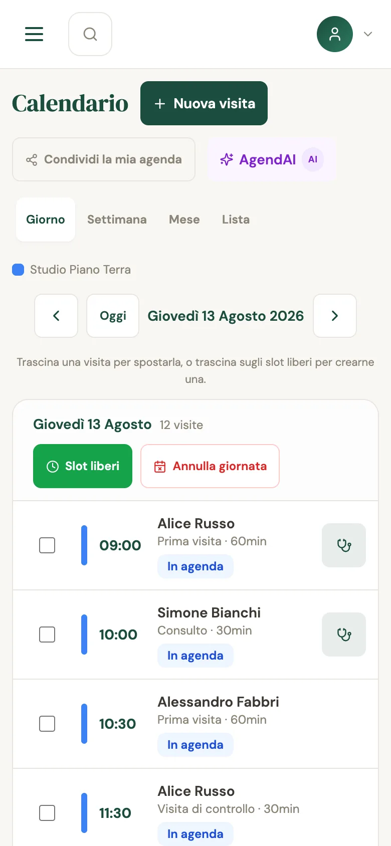 Sul telefono: l’agenda del giorno, con le visite in ordine di orario