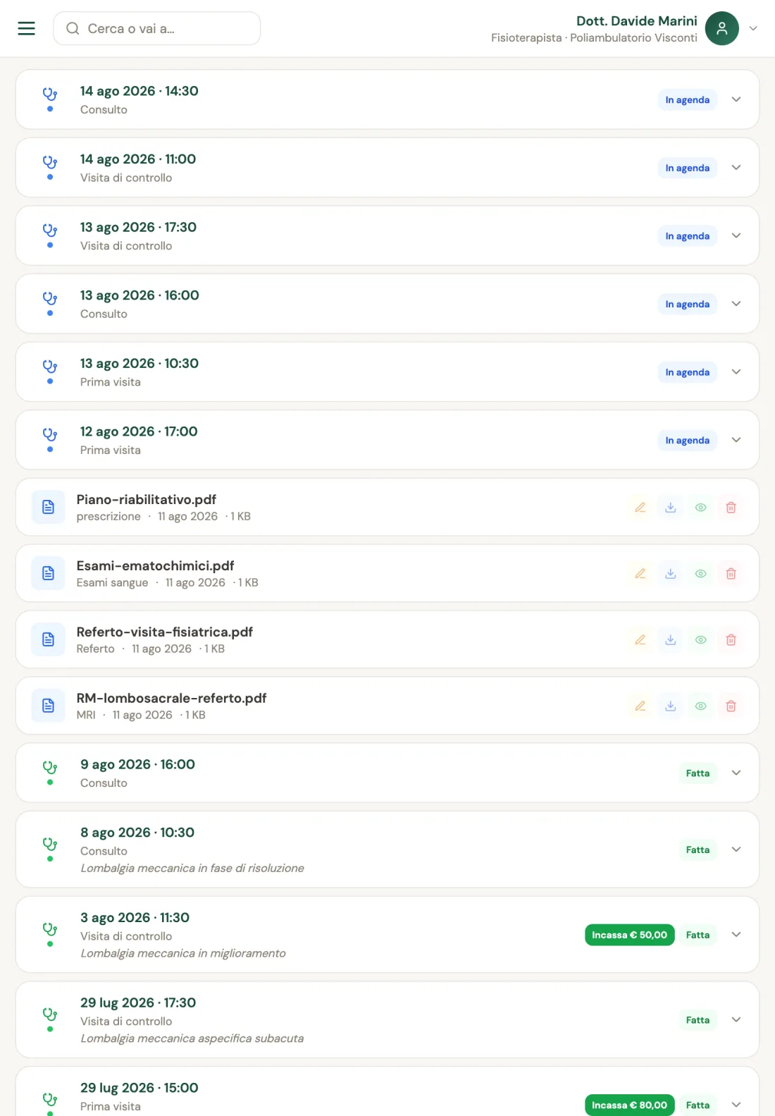 Il tablet in verticale: la cartella del paziente, con visite in agenda e referti PDF